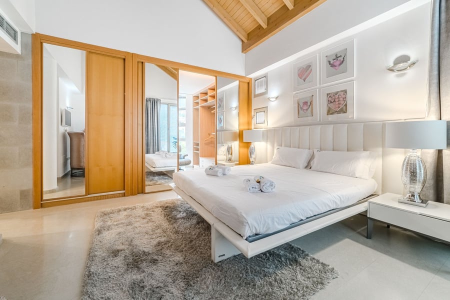 El Madroñal - 6 Bedrooms – 12
