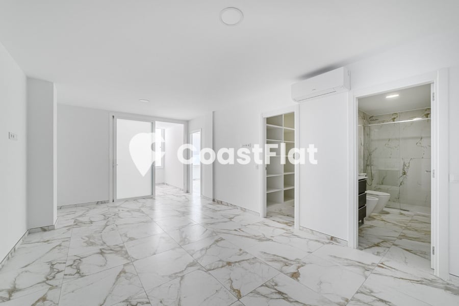 Unbeatable opportunity in Los Cristianos! BRAND NEW apartment just steps from Camisón Beach! – 4
