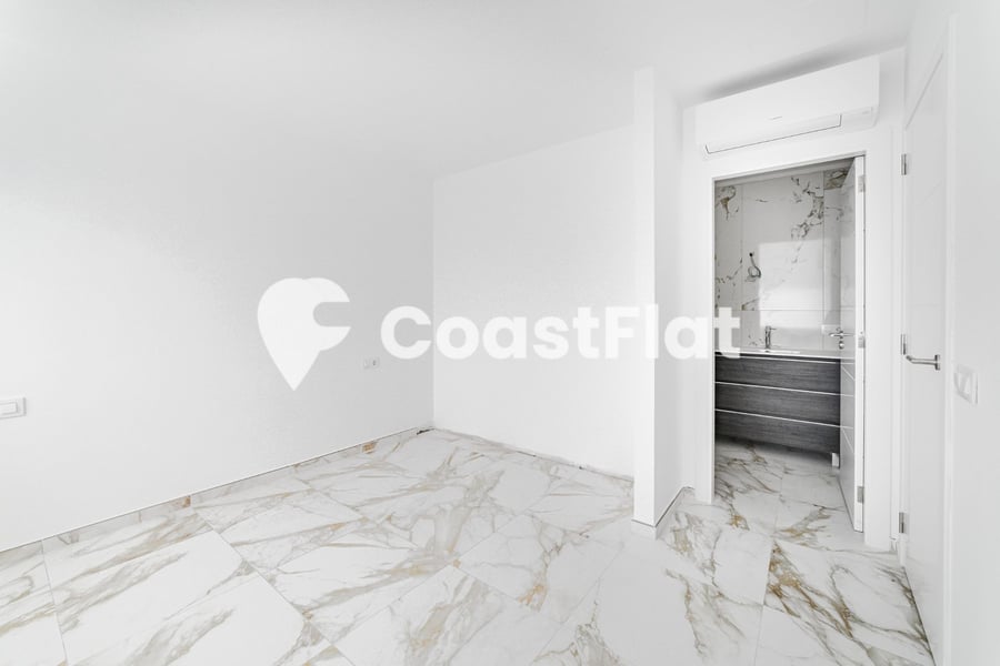 Unbeatable opportunity in Los Cristianos! BRAND NEW apartment just steps from Camisón Beach! – 10