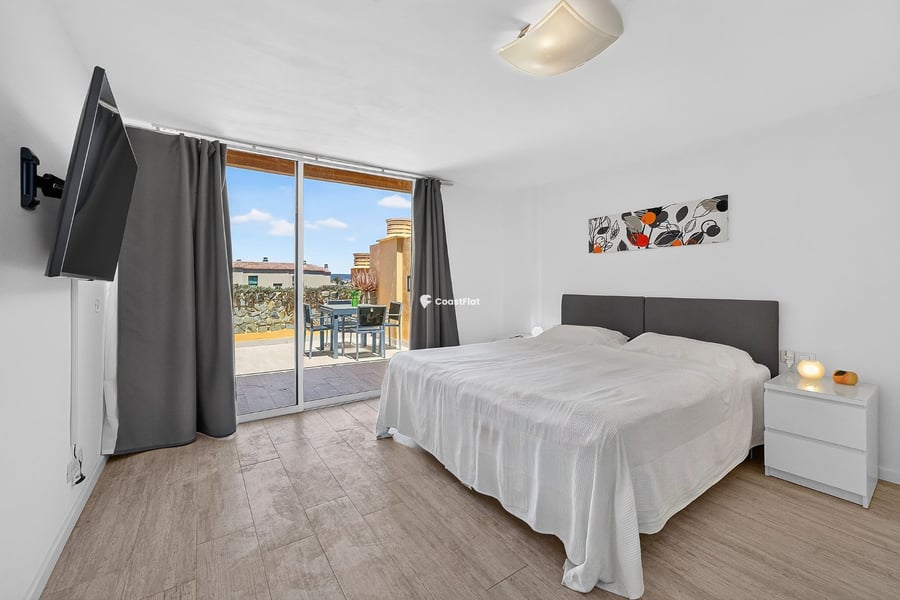 Modern penthouse, completely renovated, just steps away from Montaña Amarilla! – 12
