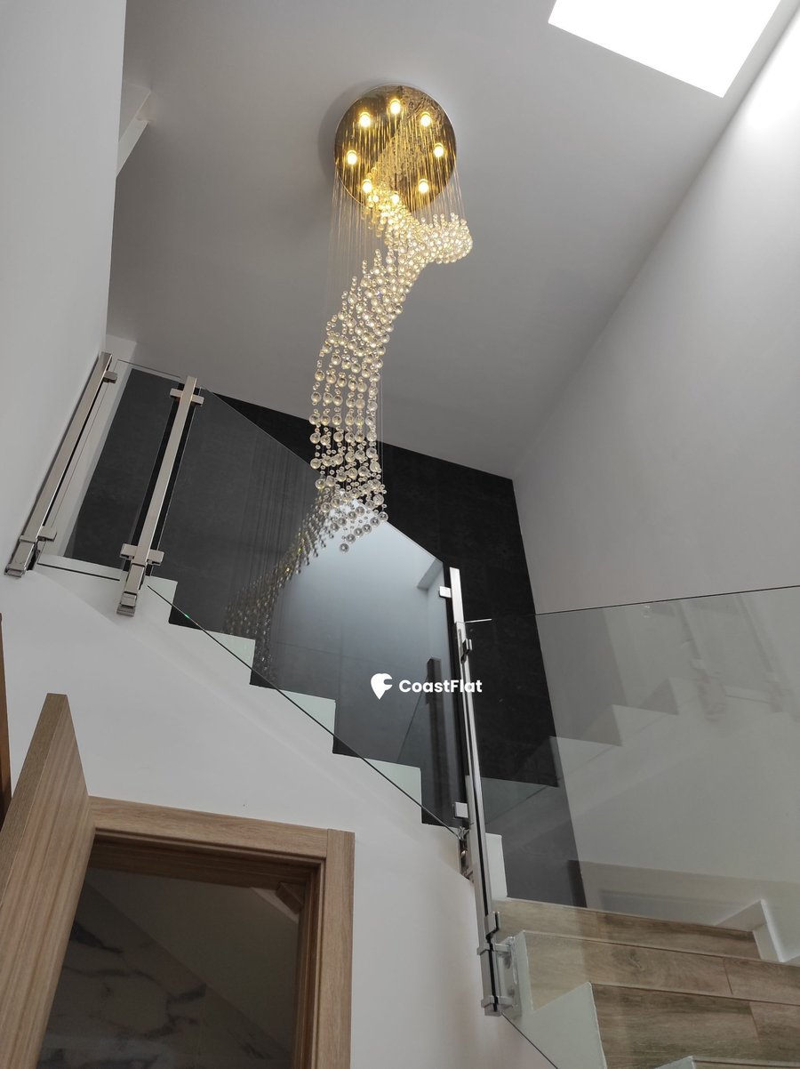 A unique opportunity to acquire an exceptional property. – 24