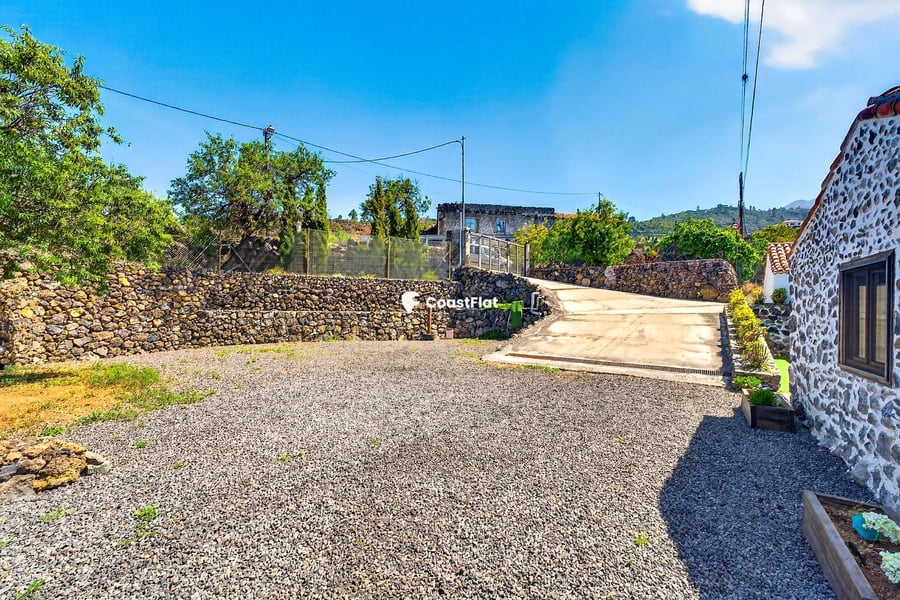 Independent house with plot in Guia de Isora – 3