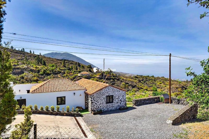 Independent house with plot in Guia de Isora – 2